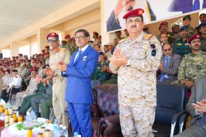 اللواء البحسني ووزير الدفاع يشهدان عرضًا عسكريًا بمناسبة الاحتفال بالذكرى الثامنة لتحرير ساحل حضرموت من القاعدة (صور +فيديوهات)