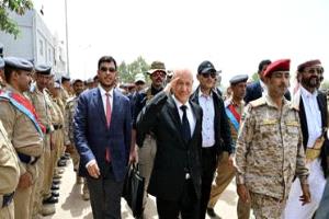 رئيس مجلس القيادة الرئاسي يتعهد من مأرب بتحرير صنعاء من الحوثيين