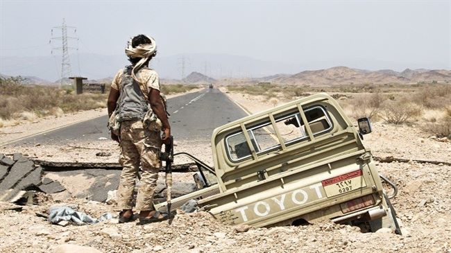 إصابة مسؤول أمني و3 آخرين بانفجار استهدف موكبا أمنيا جنوب اليمن