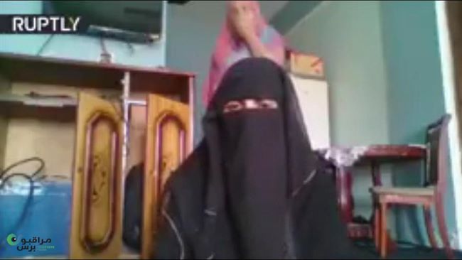 قصة يمنية هربت مع طفلتها خشية تزويجها من رجل في الثمانينات(فيديو)