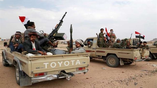 الحوثيون وقوات صالح تعلن اقتحام 13 موقعا عسكريا لقوات هادي بمأرب