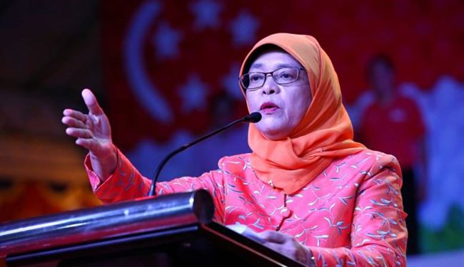 صور لمحجبات بمناصب حساسة عالمياً وأول مسلمة تصل لرئاسة سنغافورة