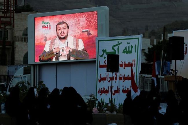 رويترز:زعيم الحوثيين يهدد باستهداف ناقلات النفط السعودية وفعل أي شيء