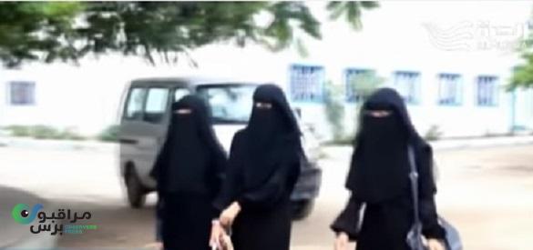 العربية:الحوثيون يعتدون على طالبات بالضرب لرفضهن ترديد الصرخة(فيديو)