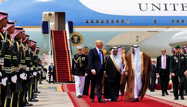 الرئيس الأميركي يغرد من الرياض على هامش أول زيارة رئاسية خارجية له