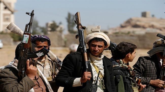 الحوثيون يعتقلون 12 موظفا بسبب صناديق إغاثة سعودية