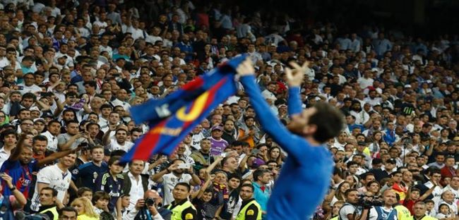 كيف قاد ميسي برشلونة لفوز ثمين على غريمة التقليدي ريال مدريد؟