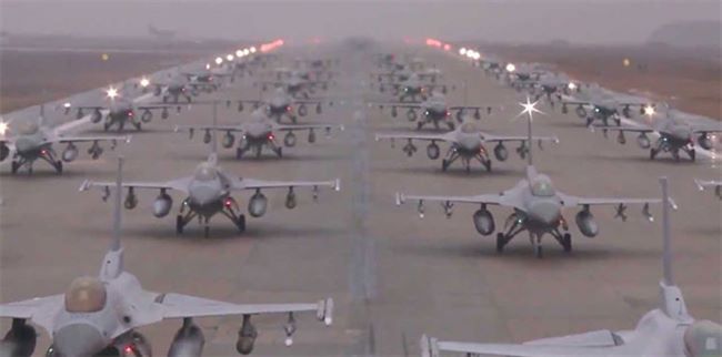 آمر القوة الجوية بالجيش الكويتي يكشف عدد طلعاته ضمن التحالف باليمن 