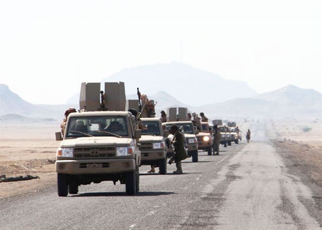 قوات حكومية يمنية تستعد لاقتحام قاعدة عسكرية وسط تعزيزات للحوثيين 