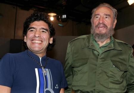 أول تعليق لاسطورة كرة القدم الارجنتيني على وفاة زعيم كوبا الثوري