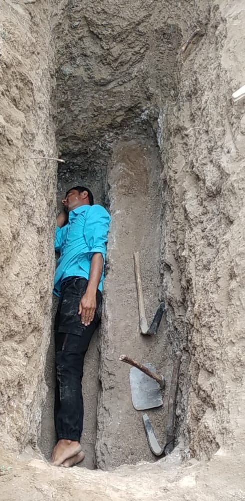جلال ابن الرئيس يحفر قبره بيديه بجنوب اليمن والصحفي الداعري يكشف السبب (صورة)