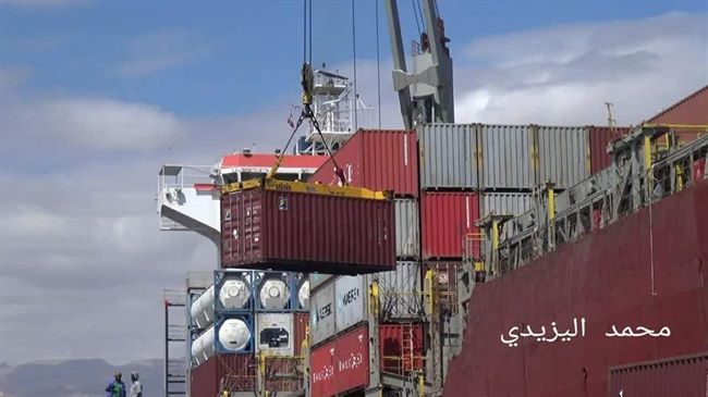 صحفي حضرمي يكشف إجمالي المليارات المطبوعة الواصلة إلى ميناء المكلا ومصيرها