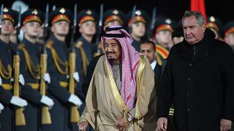 RT:الملك السعودي يصل موسكو في أول زيارة لملك سعودي إلى روسيا