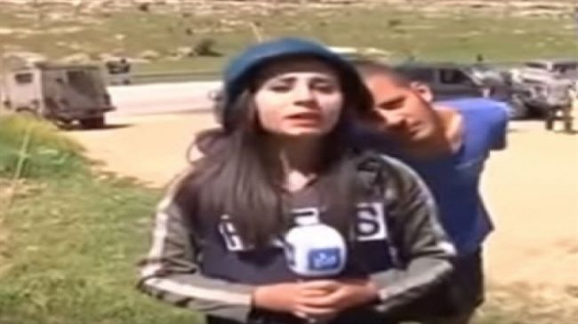بالفيديو .. هكذا لقنة مراسلة فلسطينة مستوطن يهودي درسا على الهواء