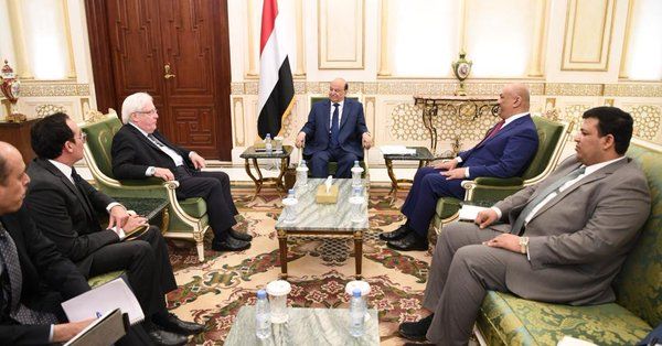 وكالة تكشف عن أبرز تفاصيل لقاء الرئيس اليمني بالمبعوث الأممي غريفيث