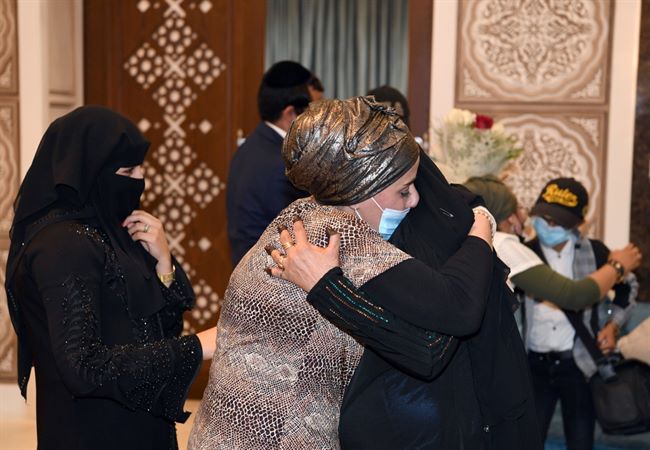 وكالة تكشف تفاصيل قصة لم الإمارات لشمل أسرة بهودية يمنية بعد فراق ربع قرن(صور)
