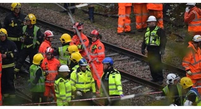 إصابة العشرات بجنوب العاصمة البريطانية لندن اثر انقلاب قطار كهربائي