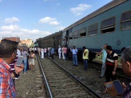 مقتل 40 شخصا على الأقل وإصابة 133 آخرون بتصادم قطارين بمصر