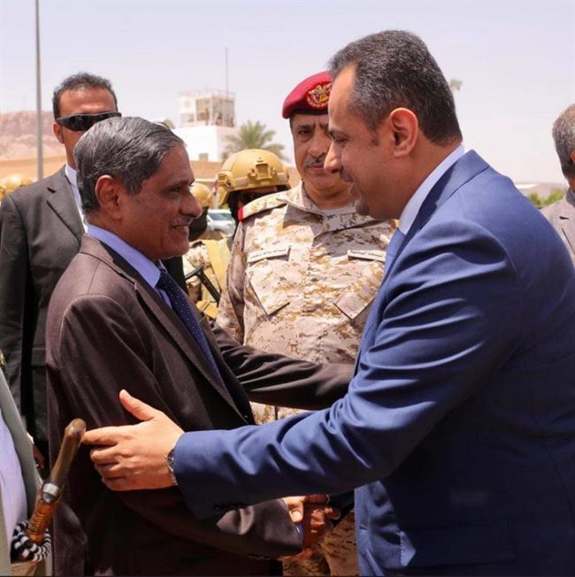 بالصور.. وصول رئيس الحكومة اليمنية للمشاركة بأول اجتماع لمجلس النواب بسيئون
