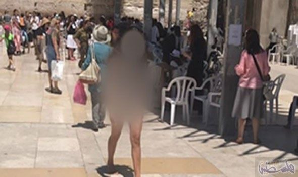 الشرطة الاسرائيلية تعتقل امرأة بالقدس تعرت تماما أمام حائط المبكى
