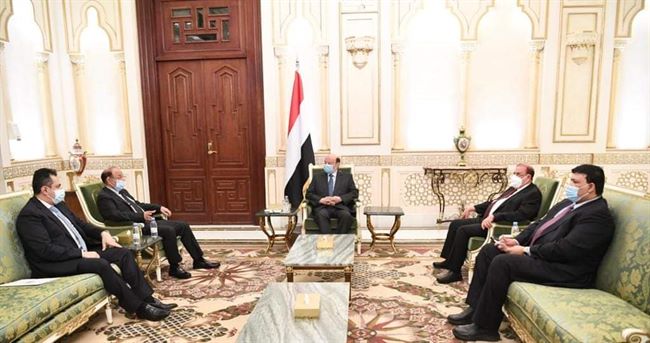 وكالة تكشف تفاصيل اجتماع استثنائي للرئيس اليمني ونائبه ورئيسي الحكومة والنواب بالرياض