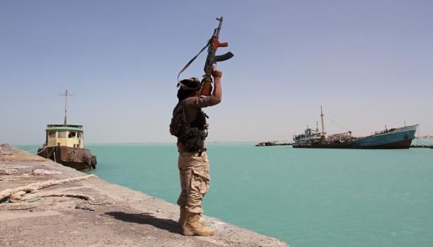 الحوثيون يهددون بمهاجمة البوارج وناقلات النفط
