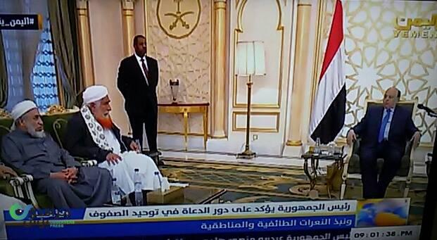 الزنداني يظهر جوار الرئيس اليمني لأول مرة منذ هروبه من صنعاء(صور)