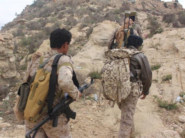 الجيش اليمني يسيطر على سلسلة جبال ويقتل26حوثياً وعشرات الجرحى