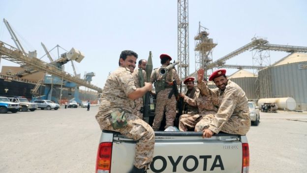 رويترز تروي تفاصيل اول افق للسلام ينتظره اليمن بانسحاب الحوثي من موانئ الحديدة