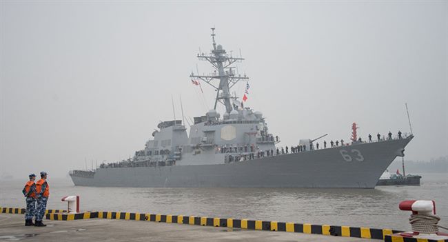 وكالة أنباء رسمية تكشف سبب وصول سفينتين للبحرية الأمريكية إلى قطر