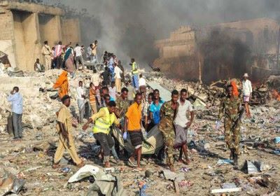 مئات القتلى والجرحى بتفجير انتحاري وسط العاصمة الصومالية مقديشو
