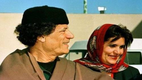 سفير ليبي سابق يدعو لعودة أرملة الزعيم الراحل معمر القذافي إلى ليبيا