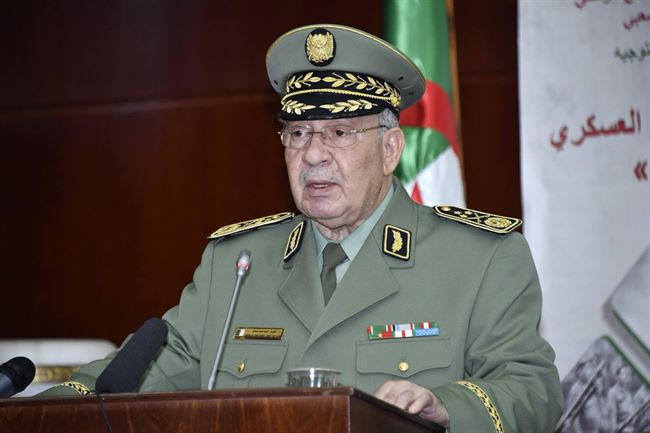 قائد الجيش الجزائري يعلن بحث كل الخيارات