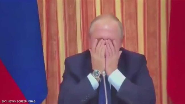 الرئيس الروسي ينفجر ضحكا من معلومة لأحد وزرائه حول المسلمين