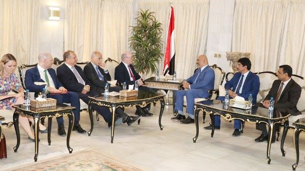 الحكومة اليمنية تعلن مبادرة جديدة للحل بالحديدة وترفض تجزئة حل الأزمة