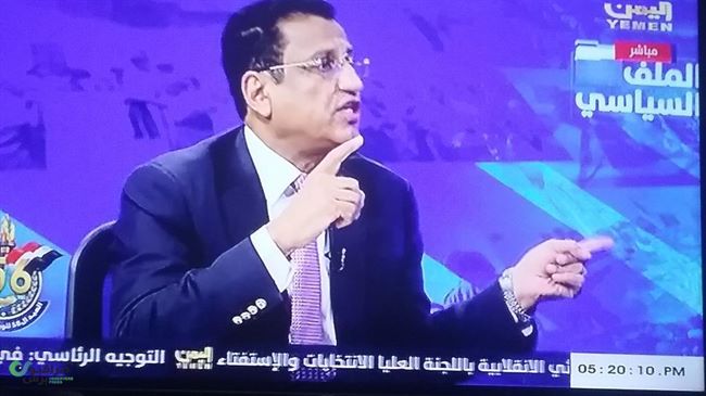 وزير يمني يهاجم حكومته الفاشلة حتى في مجاراة ناشطتين حوثيتين بالخارج