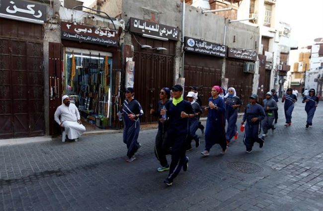 ولي العهد السعودي:لايتعين على النساء ارتداء غطاء الرأس أوالعباءة السوداء