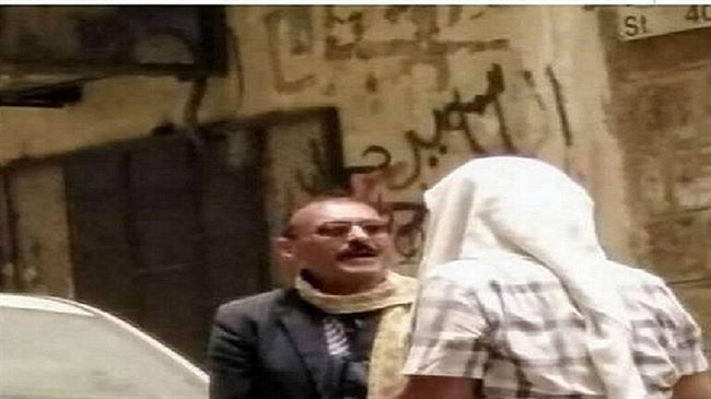 ظهور شخص يشبه الرئيس علي عبدالله صالح بصنعاء واقوال بانه حي يرزق (صور)