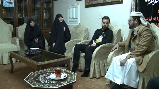 ظهور إعلامي مثير لسفير حوثي مع أسرة جنرال إيراني بمنزلهم بطهران(صور) 
