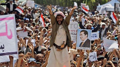 صحيفة تكشف تفاصيل تحركات مصرية عربية لدعم الحل السياسي باليمن