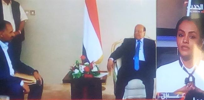 قناة اخبارية تكشف كواليس وتفاصيل لقاء سري جمع الرئيس اليمني والزبيدي (فيديو) 