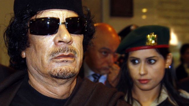 وصيفة القذافي تكشف السبب الحقيقي لاختياره الإناث لحمايته ومعايير الاختيار